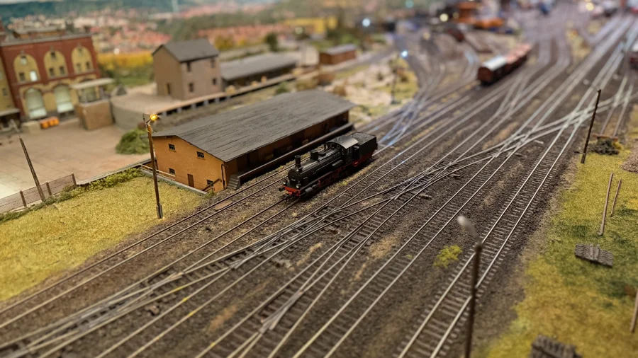 Branching tracks beside a brick engine shed